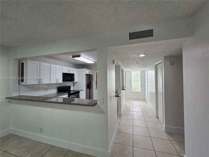 310 Racquet Club Rd # 204, Weston FL 33326