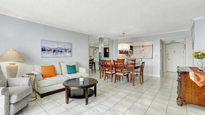 427 Golden Isles Drive # 5j, Hallandale Beach FL 33009