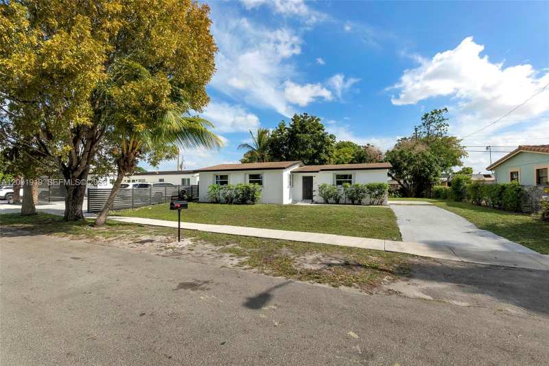 7970 NW 176th St, Hialeah FL 33015