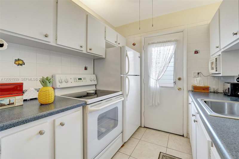 16801 NE 13th Ave # 206, Miami FL 33162