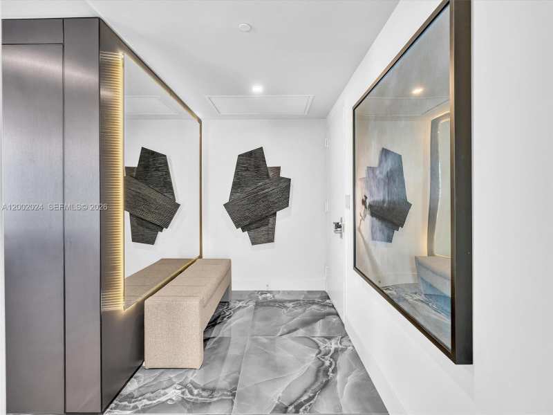 475 Brickell Ave # 2715, Miami FL 33131