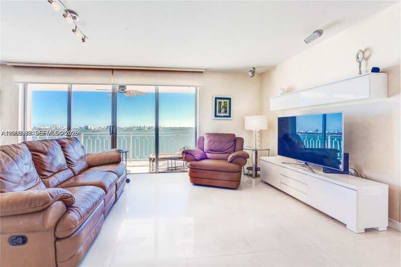 11111 Biscayne Blvd # 18E, Miami FL 33181