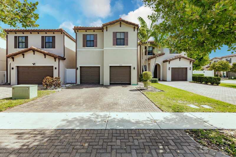 6026 Pine Tree Way # 6026, Riviera Beach FL 33410