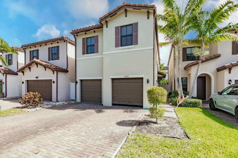 6026 Pine Tree Way # 6026, Riviera Beach FL 33410