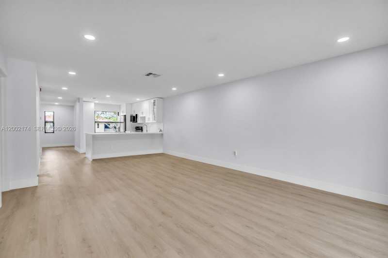 8535 Casa Del Lago # F, Boca Raton FL 33433
