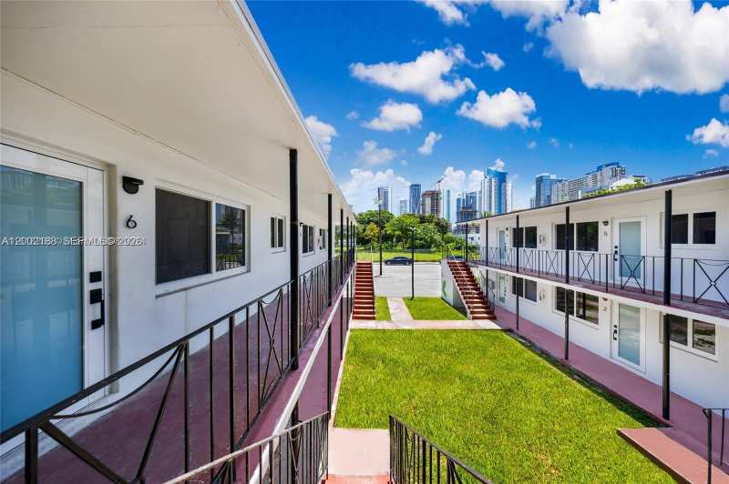 1140 NW 1st Pl # 4, Miami FL 33136