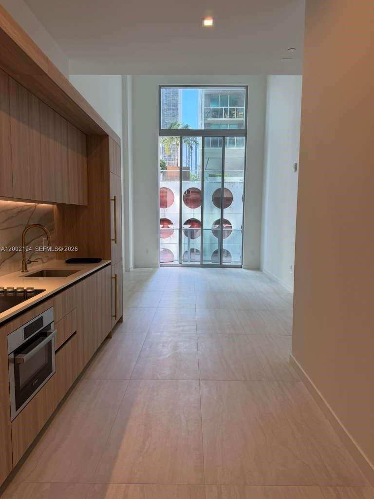 77 SE 5th street # 1011, Miami FL 33131