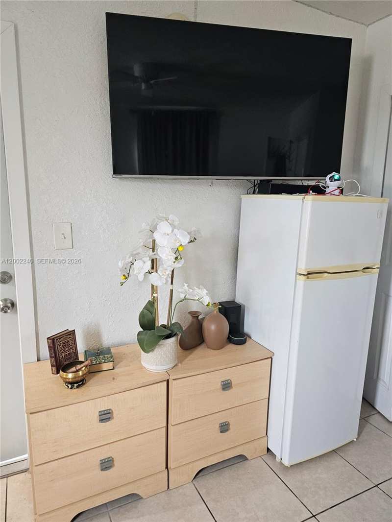 2513 SW 10th St # 5, Miami FL 33135