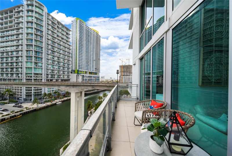92 SW 3rd St # 902, Miami FL 33130