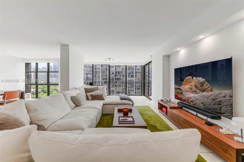 1915 Brickell Ave # C1404, Miami FL 33129
