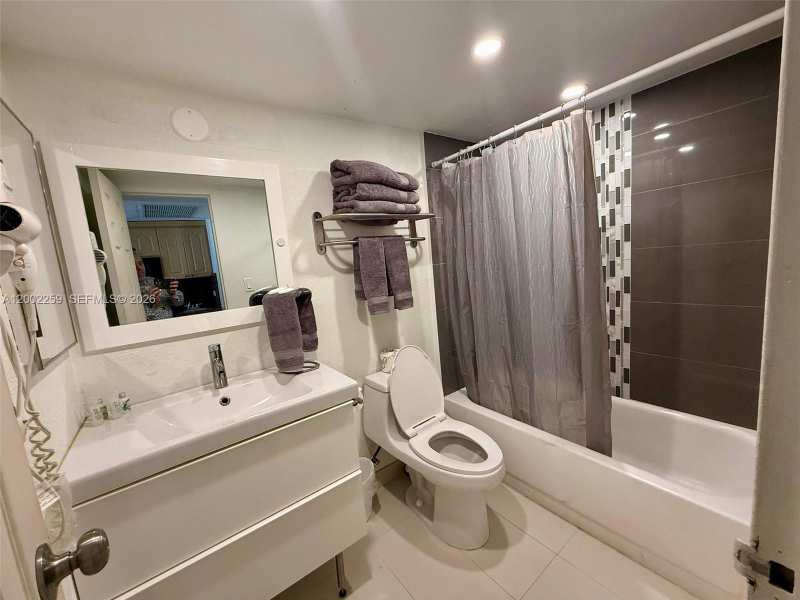 19201 Collins Ave # 241, Sunny Isles Beach FL 33160