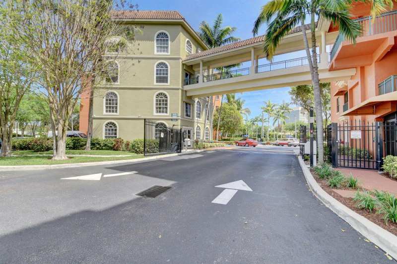 1610 Presidential Way # 309, West Palm Beach FL 33401