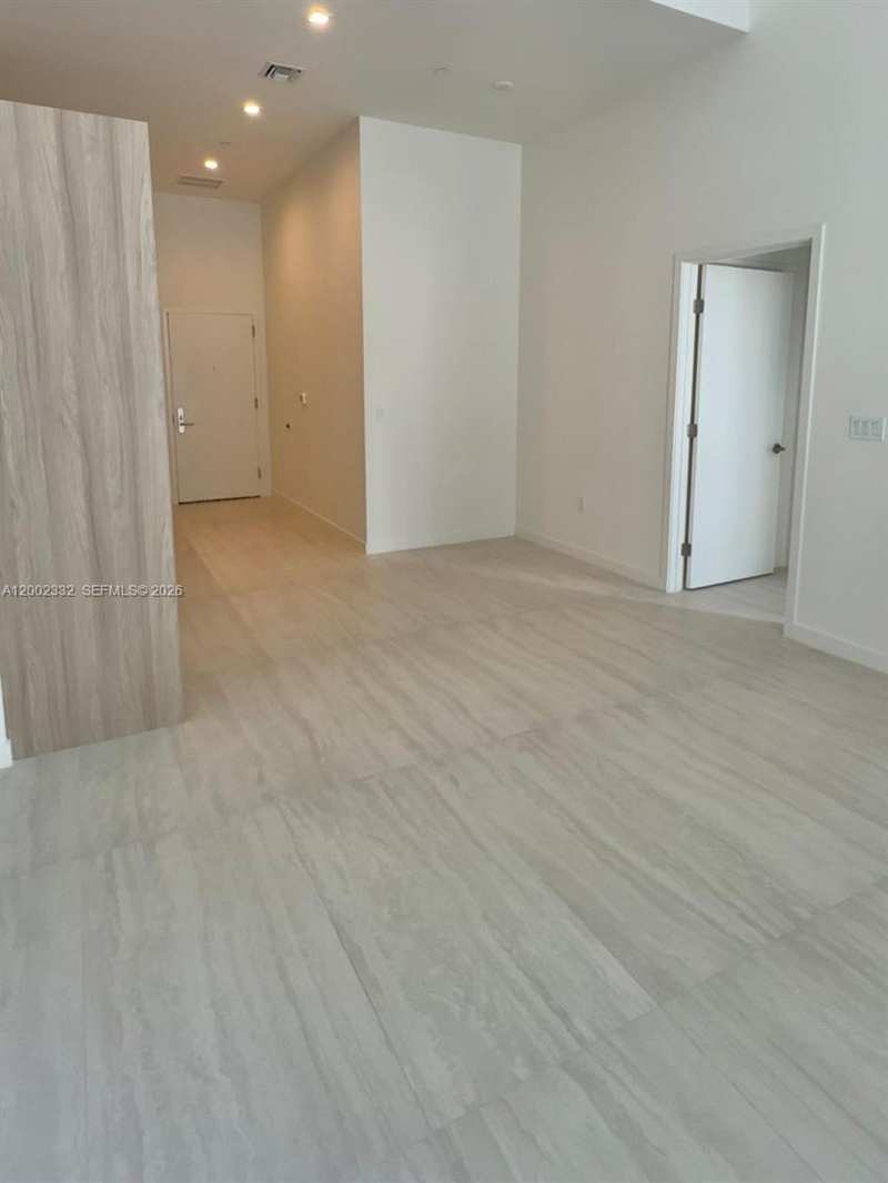 77 SE 5th street # 1010, Miami FL 33131