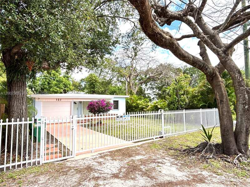 151 NW 165th St, Miami FL 33169