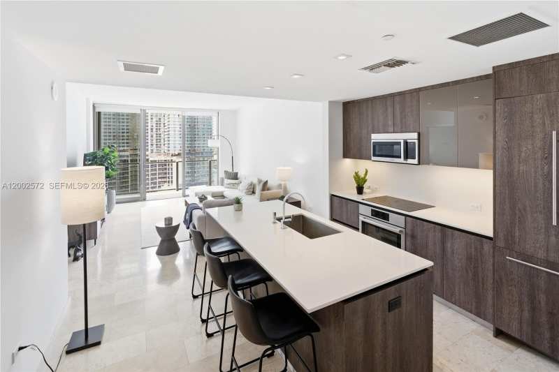 68 SE 6th St # 1106, Miami FL 33131