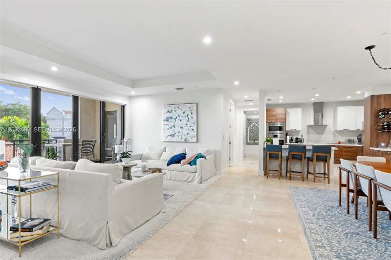 718 Valencia Ave # 307, Coral Gables FL 33134