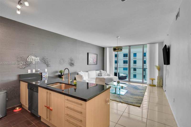 79 SW 12th St # 1605, Miami FL 33130