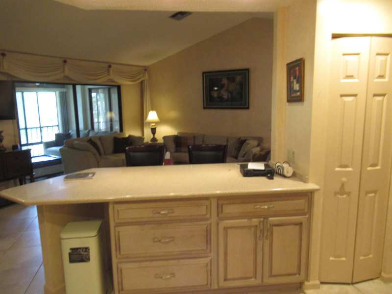 4 Lexington Lane E # F, Palm Beach Gardens FL 33418