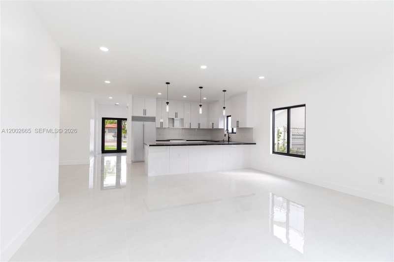 5550 SW 4th St, Miami FL 33134