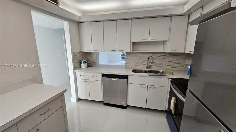 871 NE 195 ST # 204, Miami FL 33179