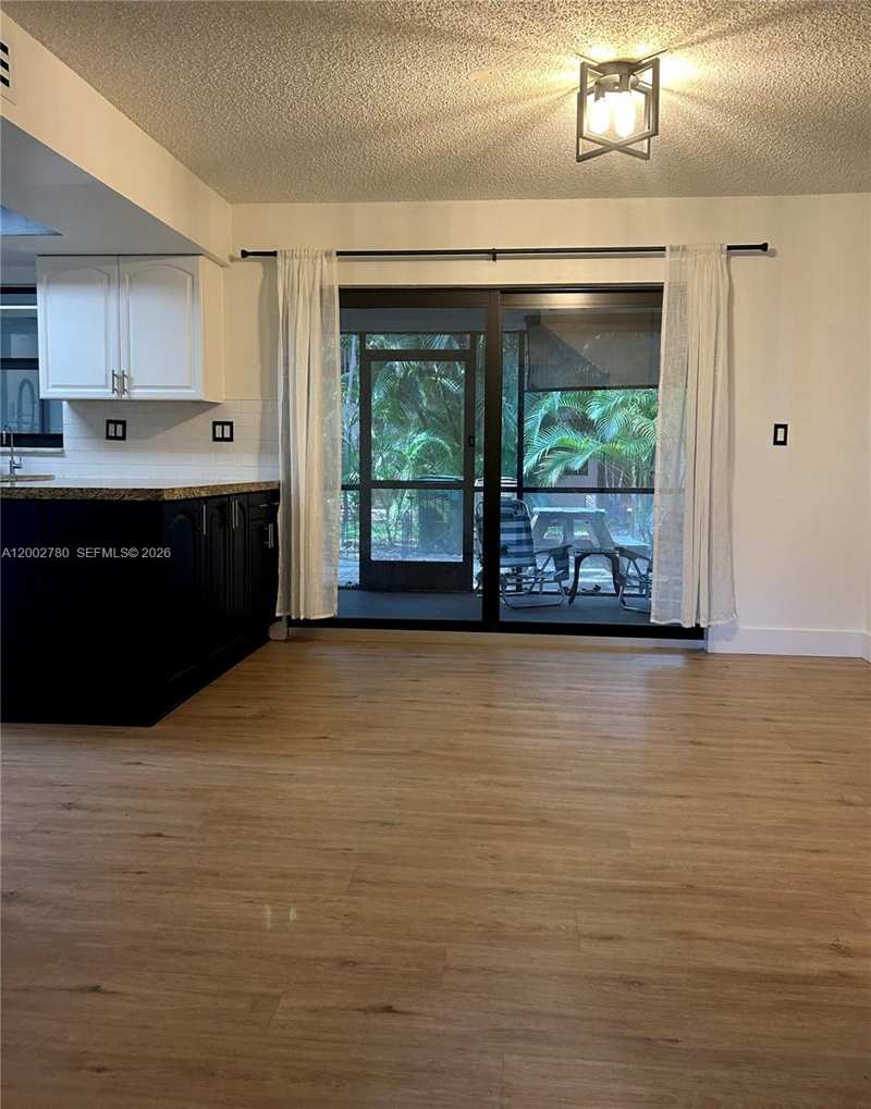 10 Laredo Pl, Davie FL 33324