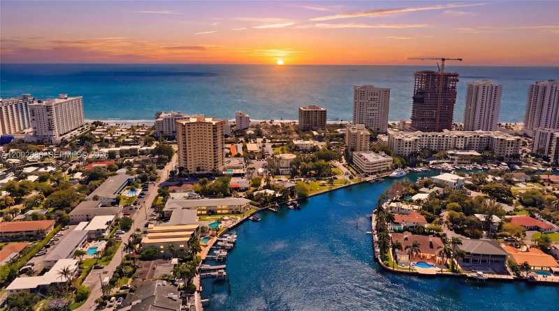 3216 SE 12th St # 8, Pompano Beach FL 33062