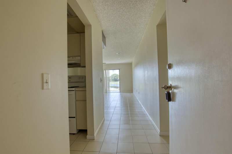 4657 Fountains Drive S # 206, FL 33467