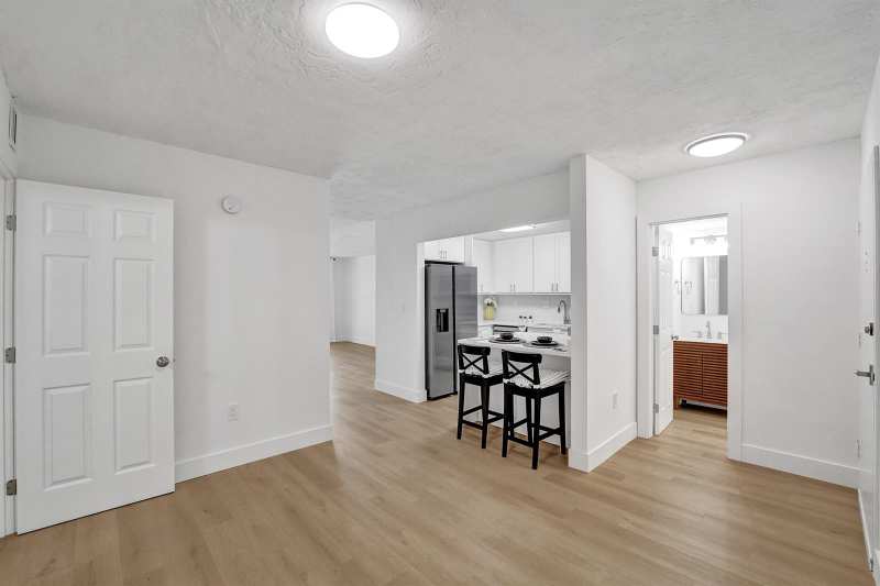 7300 NW 17th Street # 305, Plantation FL 33313