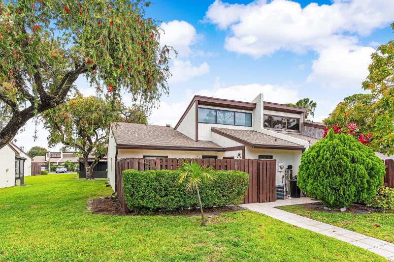 1875 Abbey Road, West Palm Beach FL 33415