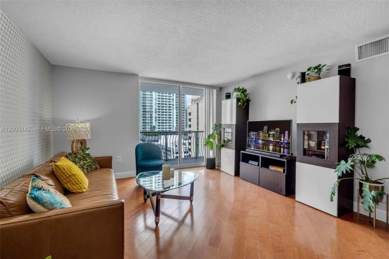 1200 Brickell Bay Dr # 1924, Miami FL 33131