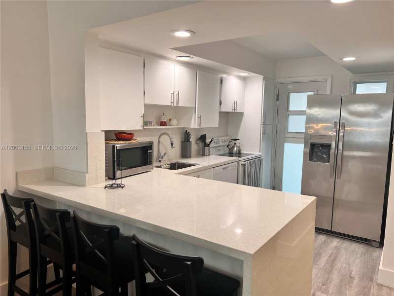 240 Galen Dr # 302, Key Biscayne FL 33149