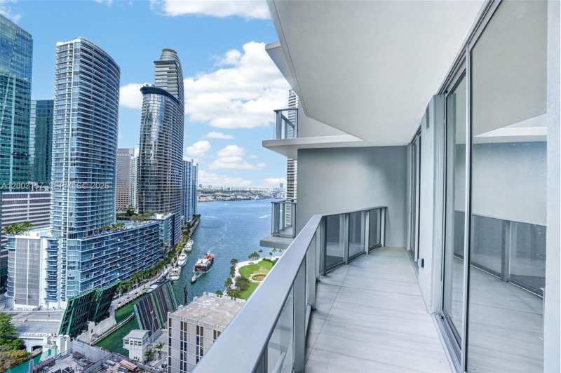 77 SE 5th St # 2705, Miami FL 33131