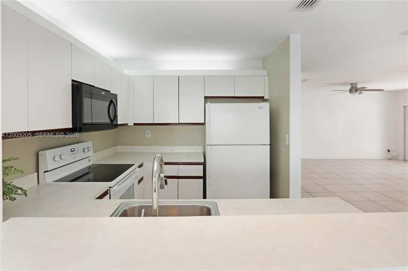 21208 Harbor Way # 13, Aventura FL 33180