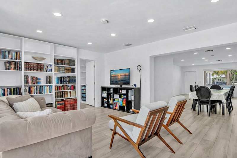 2003 N 42nd Avenue, Hollywood FL 33021