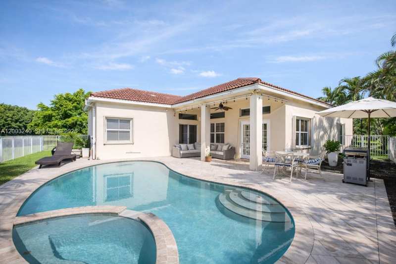 777 Tanglewood Cir, Weston FL 33327