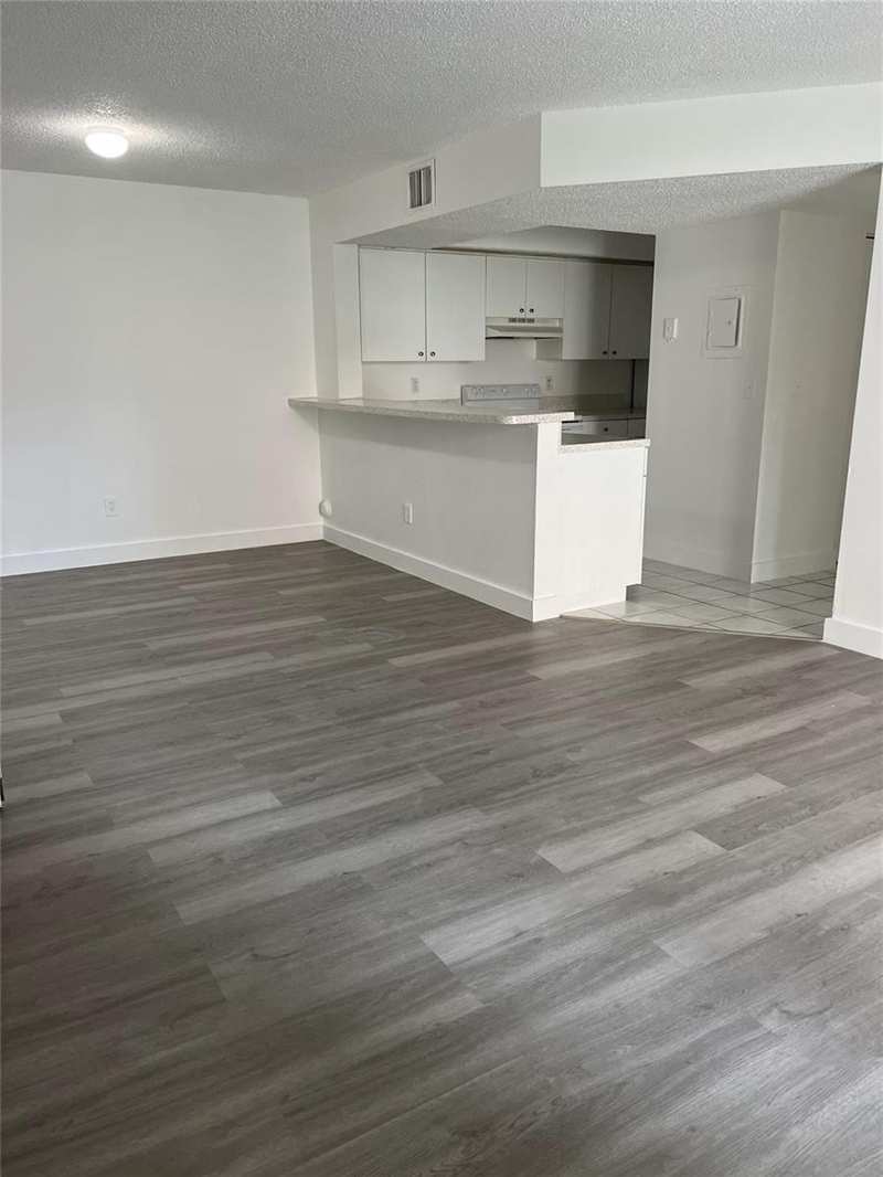 18860 NW 57th Avenue # 106, Hialeah FL 33015