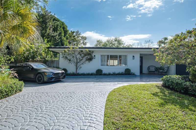10235 SW 58th Ct, Pinecrest FL 33156