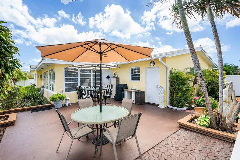 2741 NE 52nd Street, Lighthouse Point FL 33064