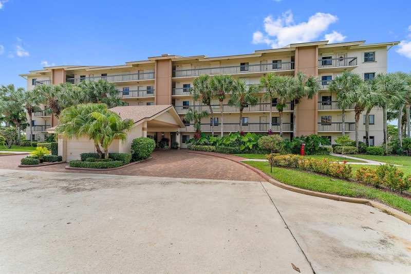 1001 Seafarer Circle # 204, Jupiter FL 33477