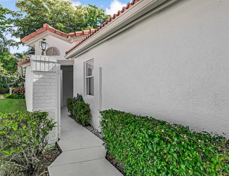 9758 Harbour Lake Circle, Boynton Beach FL 33437
