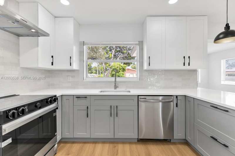 327 SE 2nd Ave, Dania Beach FL 33004