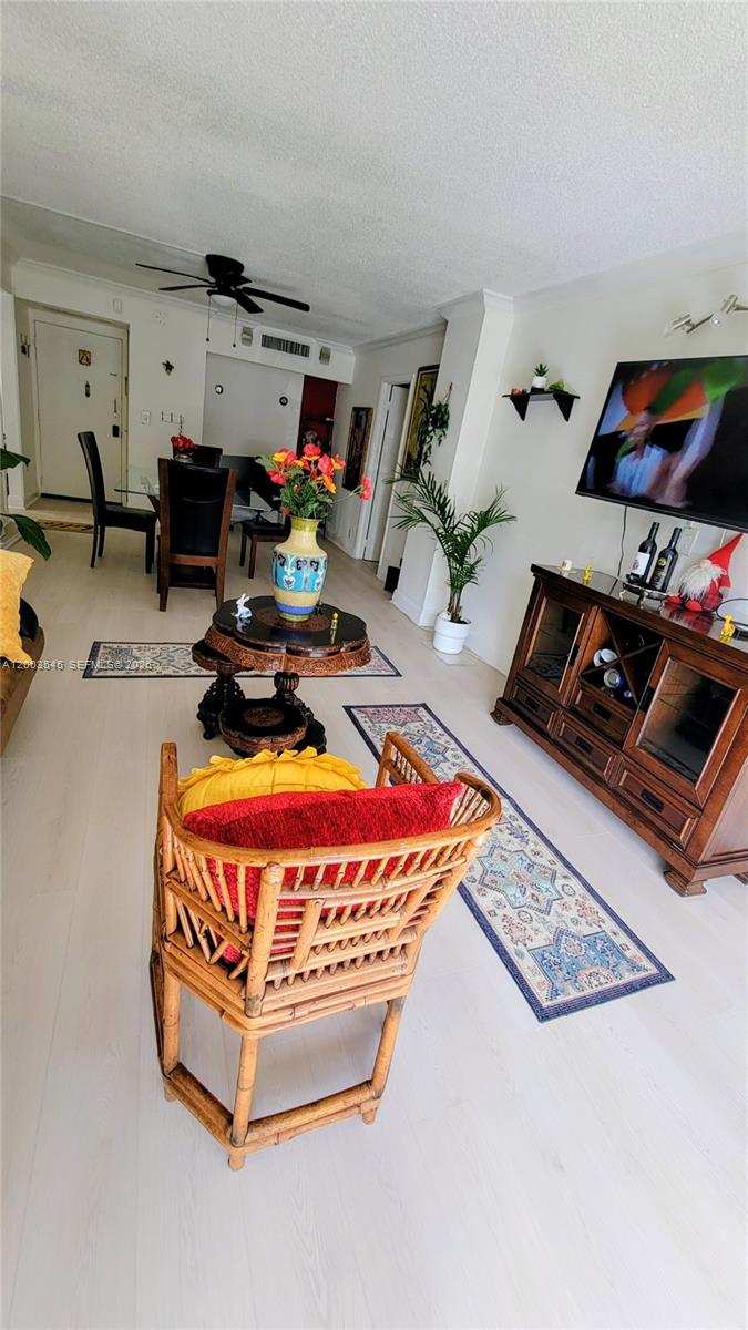 3101 N Country Club Dr # 101, Aventura FL 33180