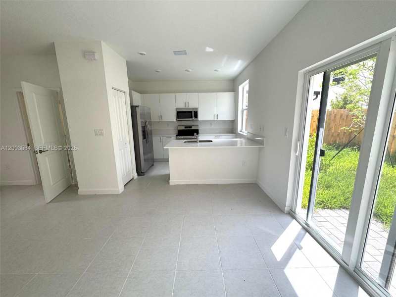 2877 SE 24 Avenue, Homestead FL 33035