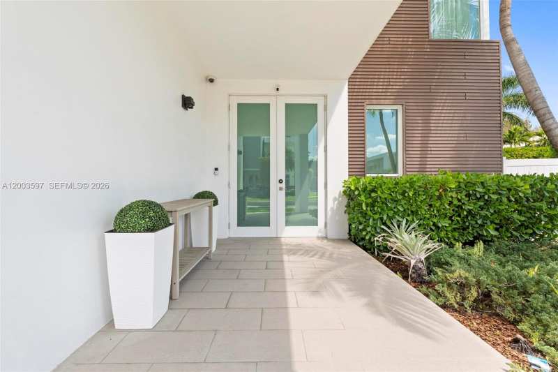 10431 NW 68th Ter, Doral FL 33178