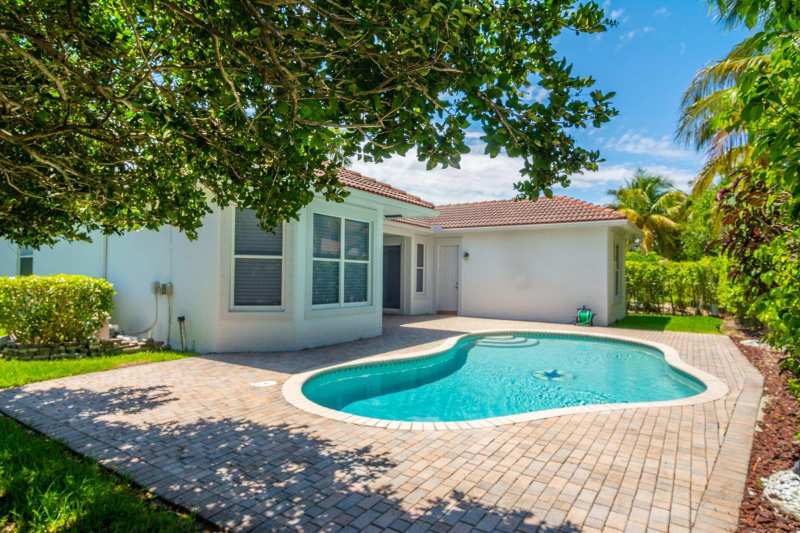 2002 Schooner Lane, Weston FL 33327