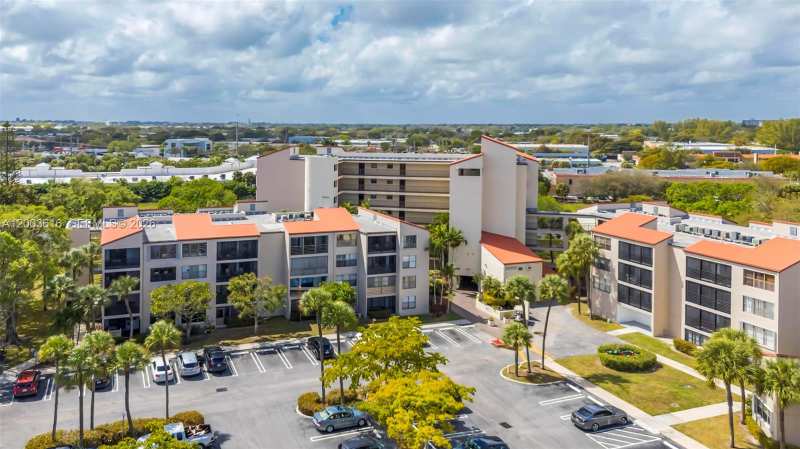 2322 S Cypress Bend Dr # 311, Pompano Beach FL 33069