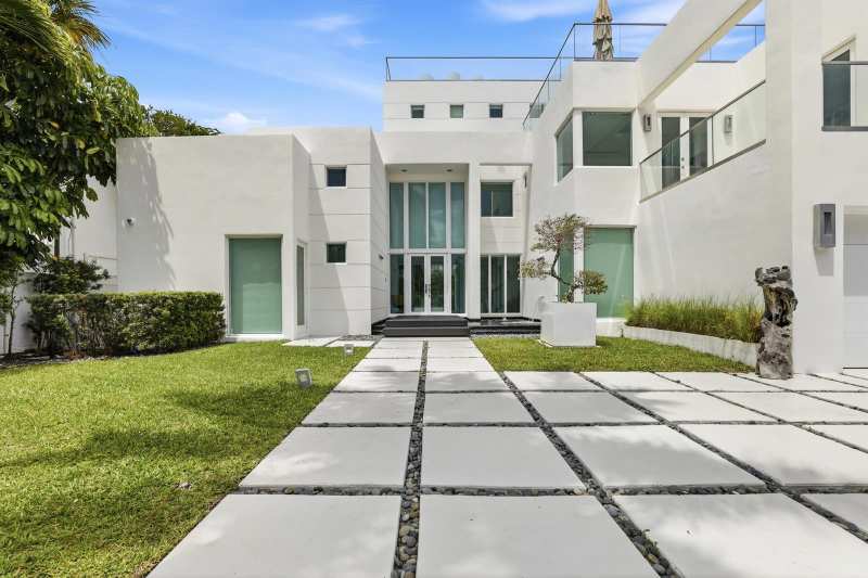 3017 N Atlantic Boulevard, Fort Lauderdale FL 33308