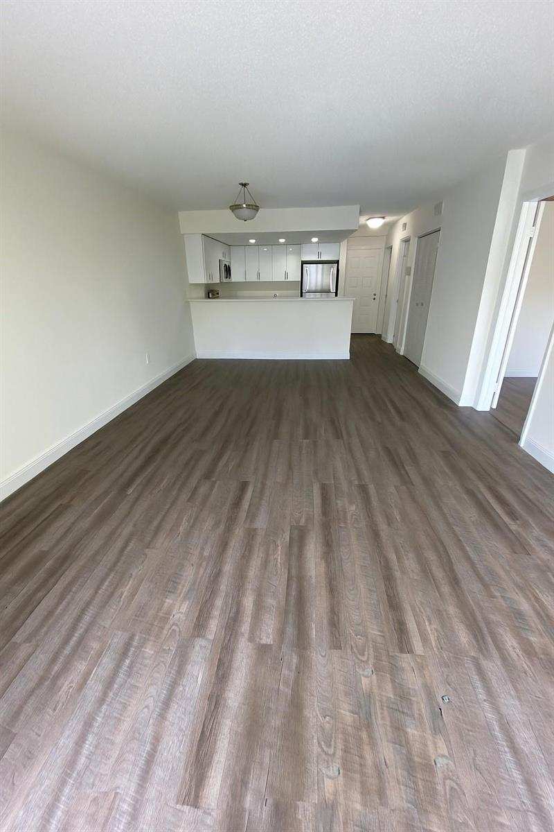 18335 NW 68 Avenue # 318, Hialeah FL 33015