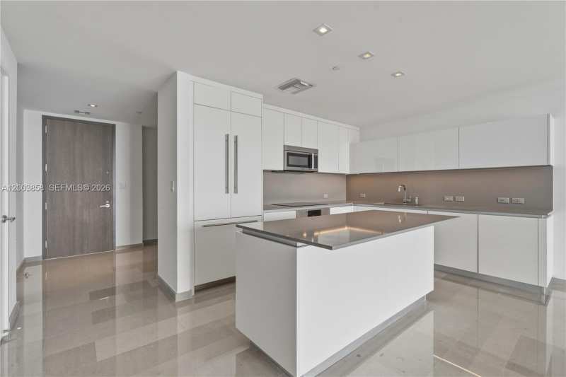 88 SW 7th St # 3710, Miami FL 33130