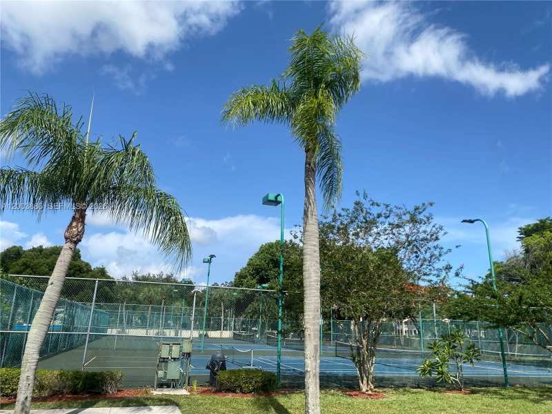 514 Gardens Dr # 101, Pompano Beach FL 33069